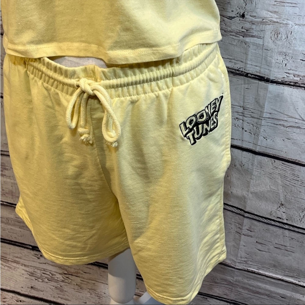 LOONEY TUNES Short Set Embroidered Yellow
-Large - Picture 3 of 3